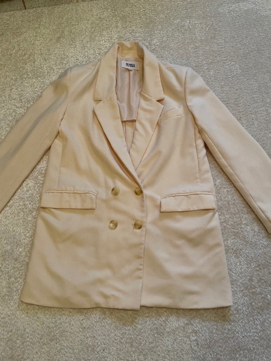 BB Dakota by Steve Madden Jackets & Blazers - This BB Dakota by Steve Madden blazer is a light blush pink